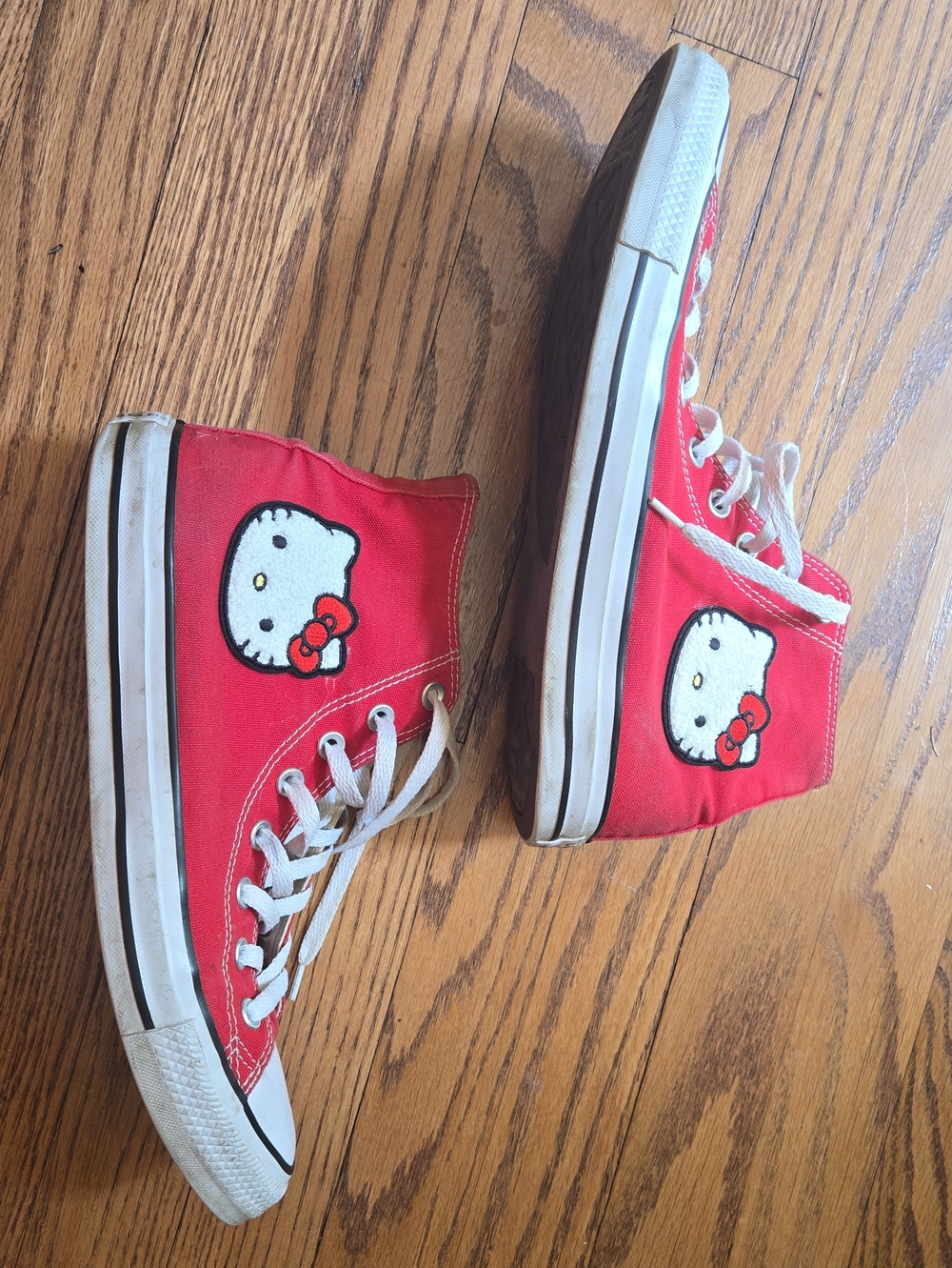 Hello Kitty Red High-Top Concerse Sneakers Size 11 W or M Size 9